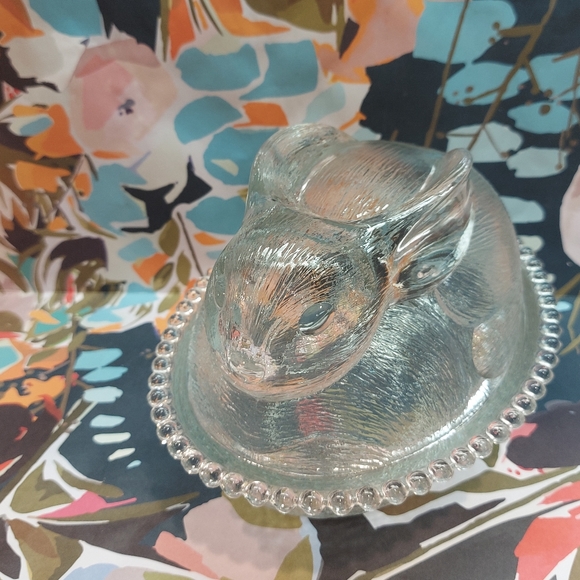 Two Large Clear Glass Bunny Rabbit on a Nest Basket Spring Easter Decor Vintage - Picture 3 of 5